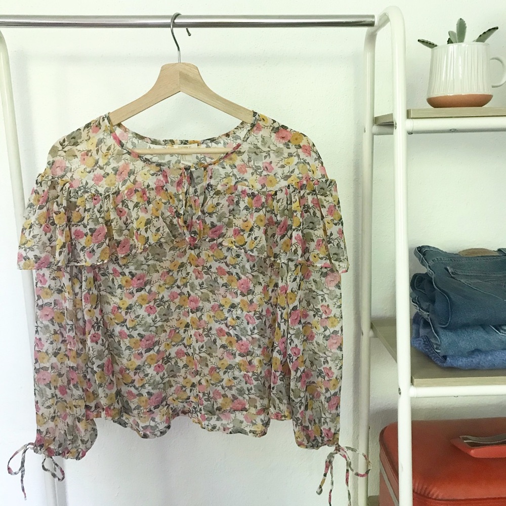 Forever 21 Floral Blouse, Size Small! Barely Worn!